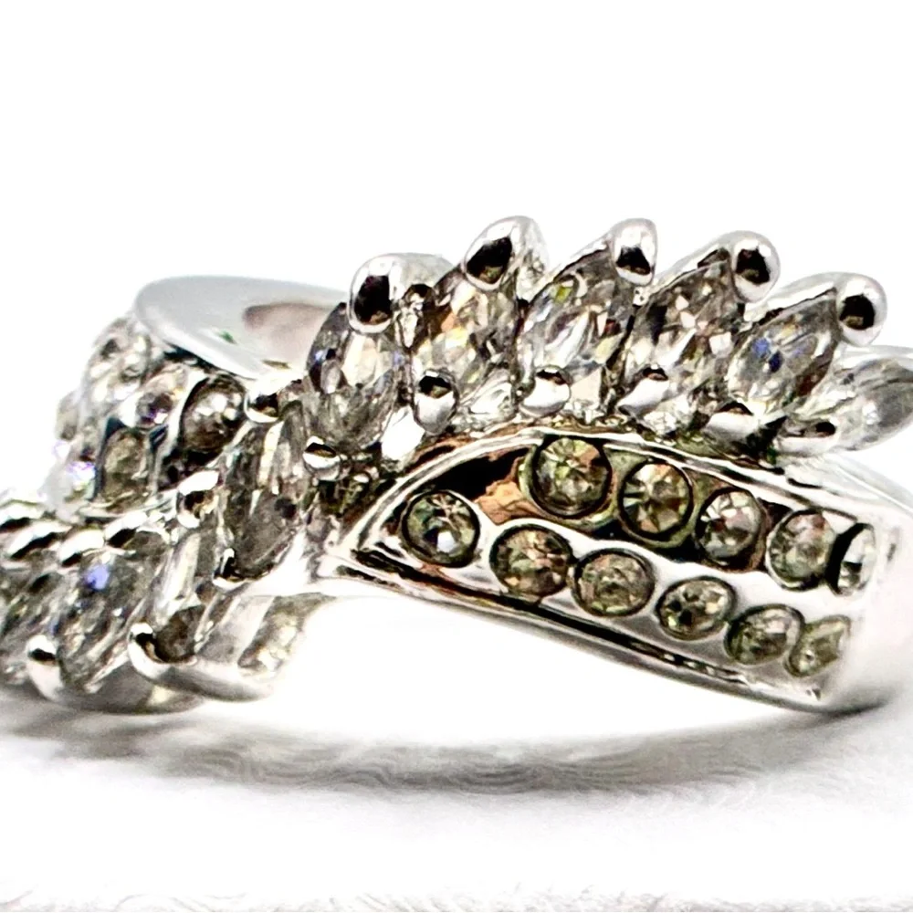 Vintage Marquise & Channel Set Cubic Zirconia Ring in a Silver Tone Size 6.0